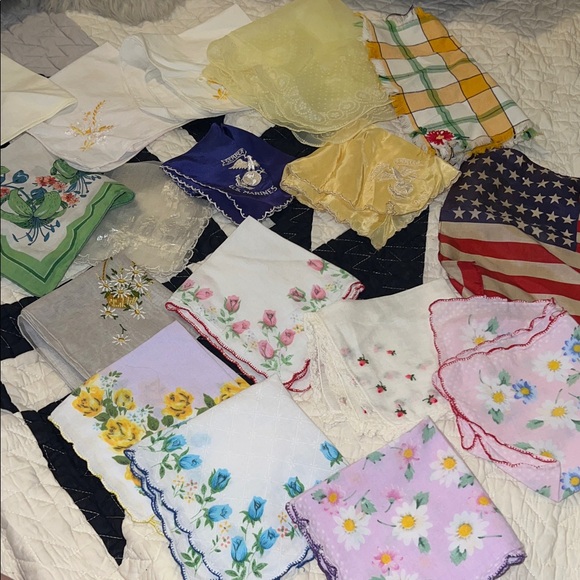 Lot 16 vintage hankies